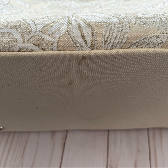 OSCAR DE LA RENTA
Canvas Printed Tote cream floral target - Picture 8 of 13